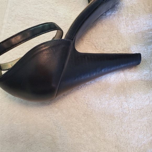 Shoes - Picture 8 of 9